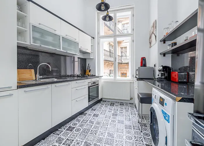 Newly Renovated In The Old Town Apartmán