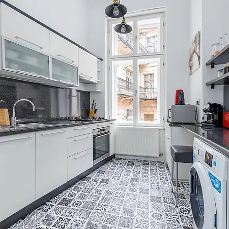 Newly Renovated In The Old Town Daire