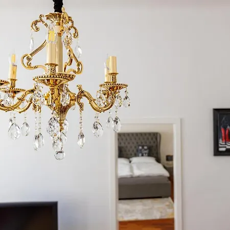 Newly Renovated In The Old Town * Pressburg